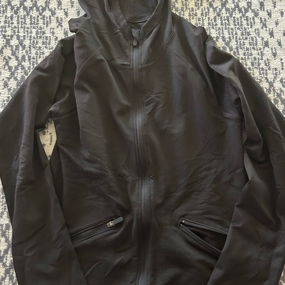 Lululemon ventilate jacket black